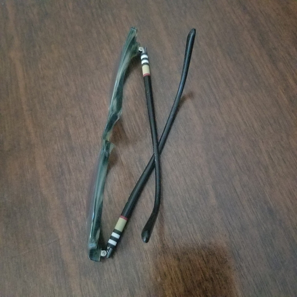 Glasses - Picture 11 of 16